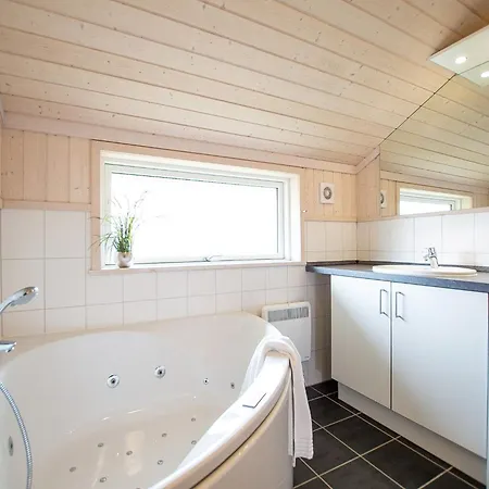 Bright Coastal With Sauna Apartament *